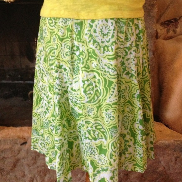 Green and white skirt - Picture 3 of 3
